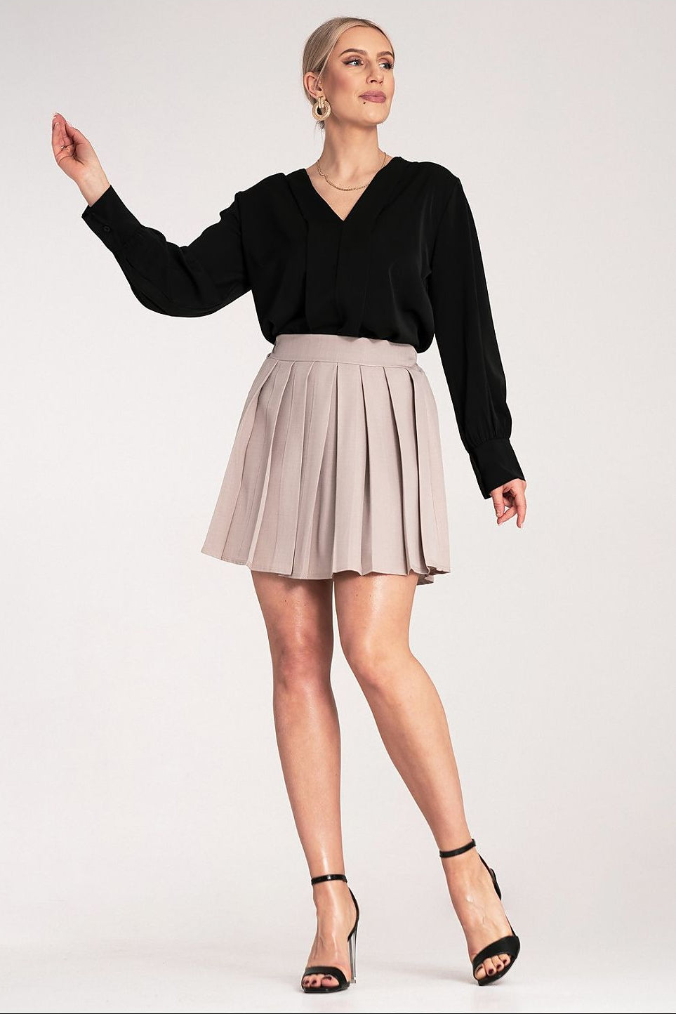  Short skirt model 214842 Figl 