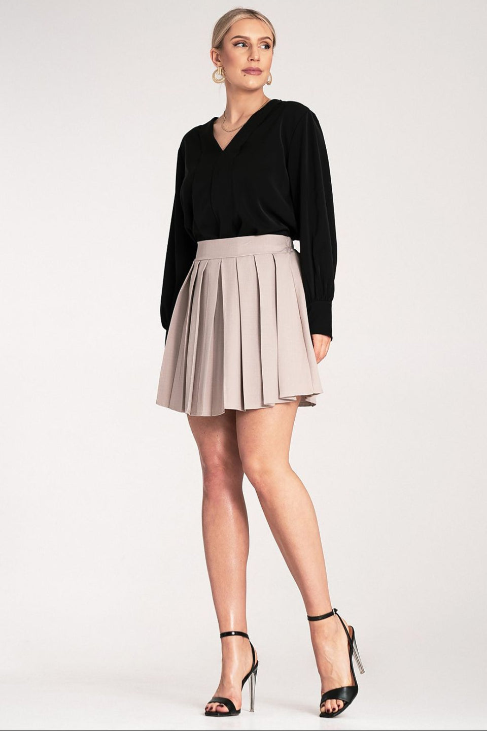  Short skirt model 214842 Figl 