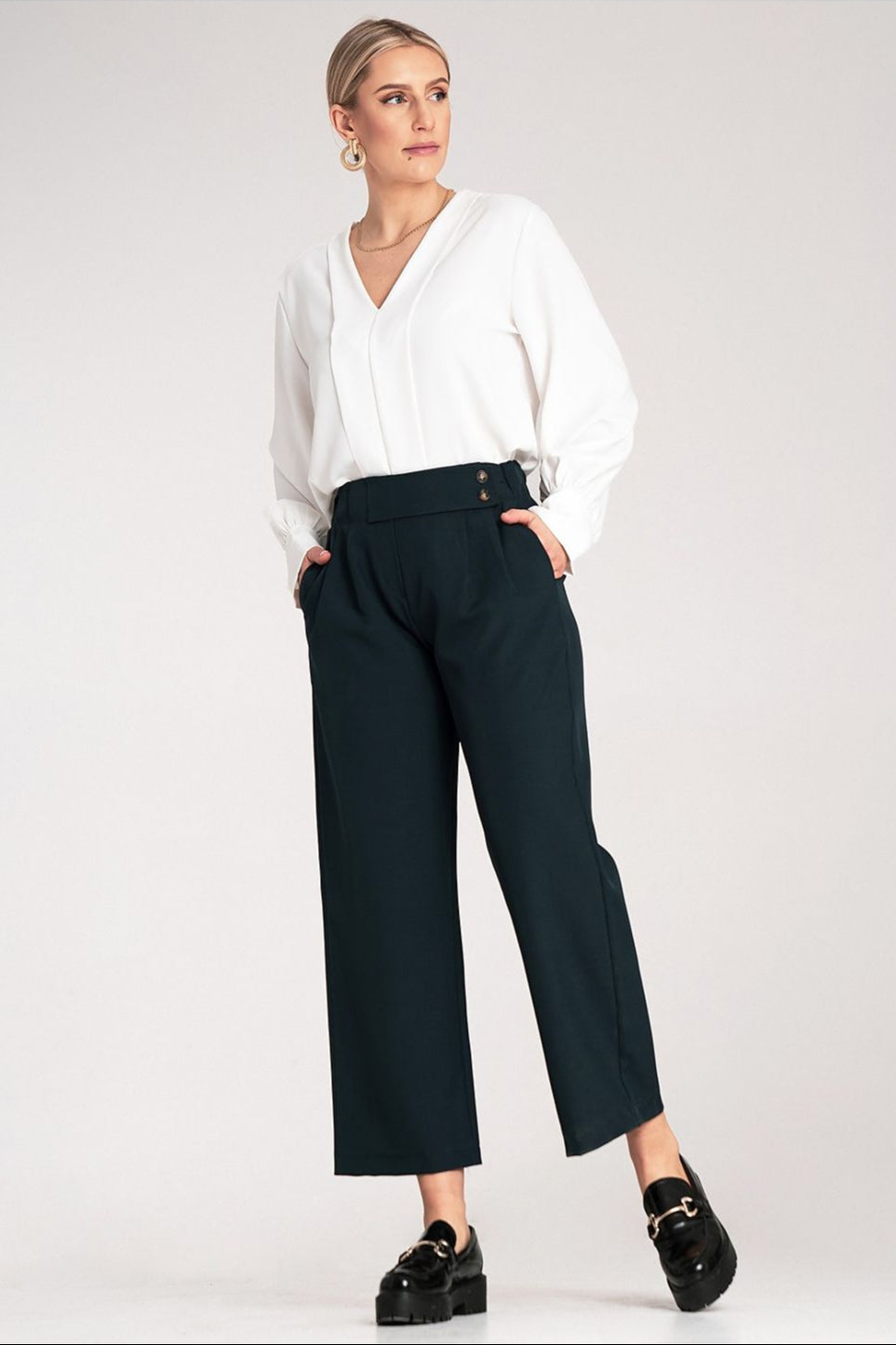  Women trousers model 214930 Figl 