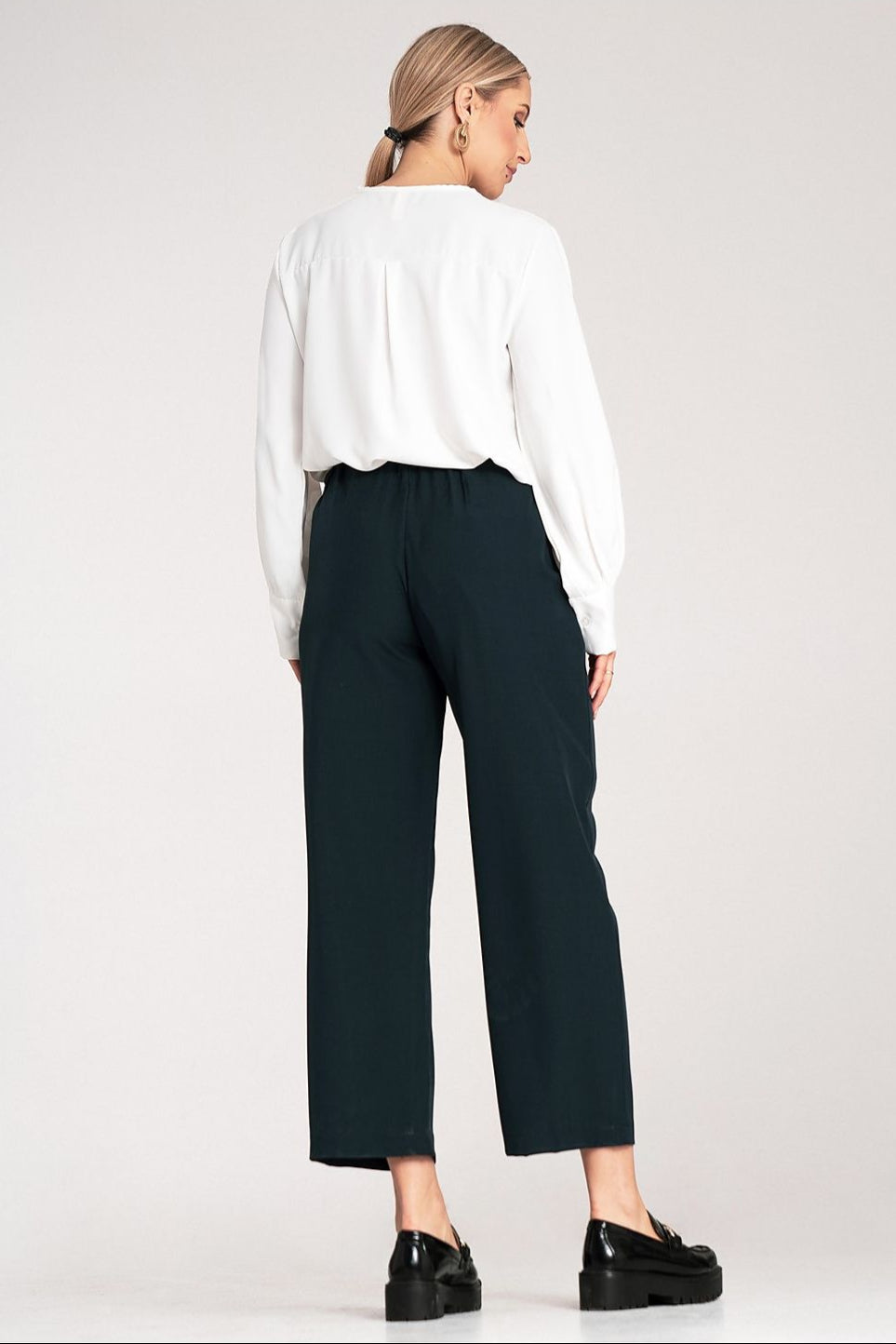  Women trousers model 214930 Figl 