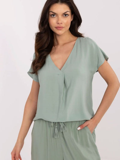 Léa EcoVibe Blouse – Soft Sage Elegance