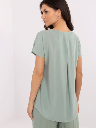 Léa EcoVibe Blouse – Soft Sage Elegance